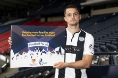 29/07/19
HAMPDEN PARK - GLASGOW
St Mirren's Stephen McGinn at Hampden Park for the 2019/2020 Ladbrokes Premiership Captains Photocall.